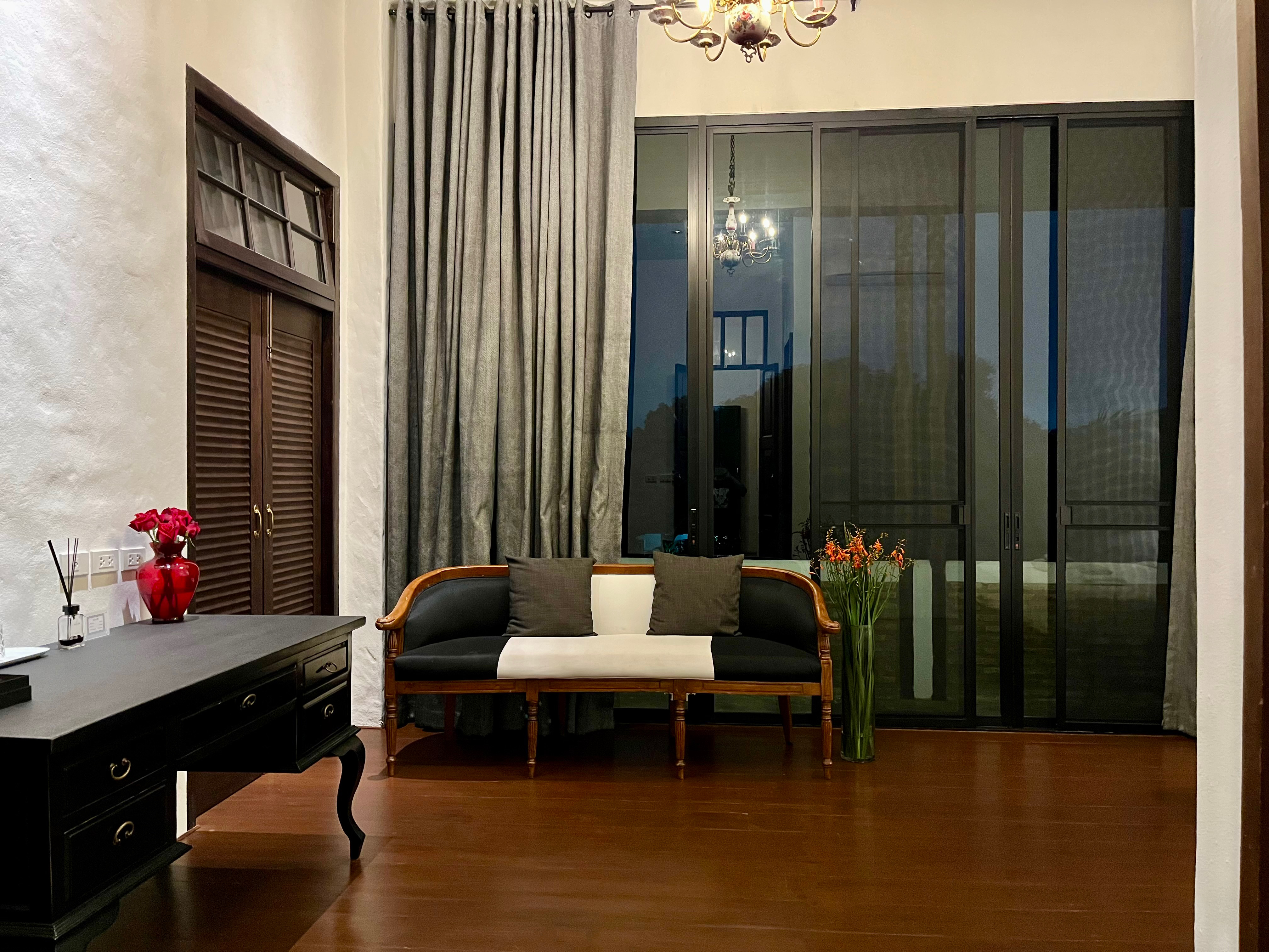 Tiffany Room - Image 4